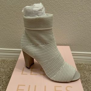 AVEC LES FILLES Mariah Stretch Peep Toe Bootie 8.5 light grey